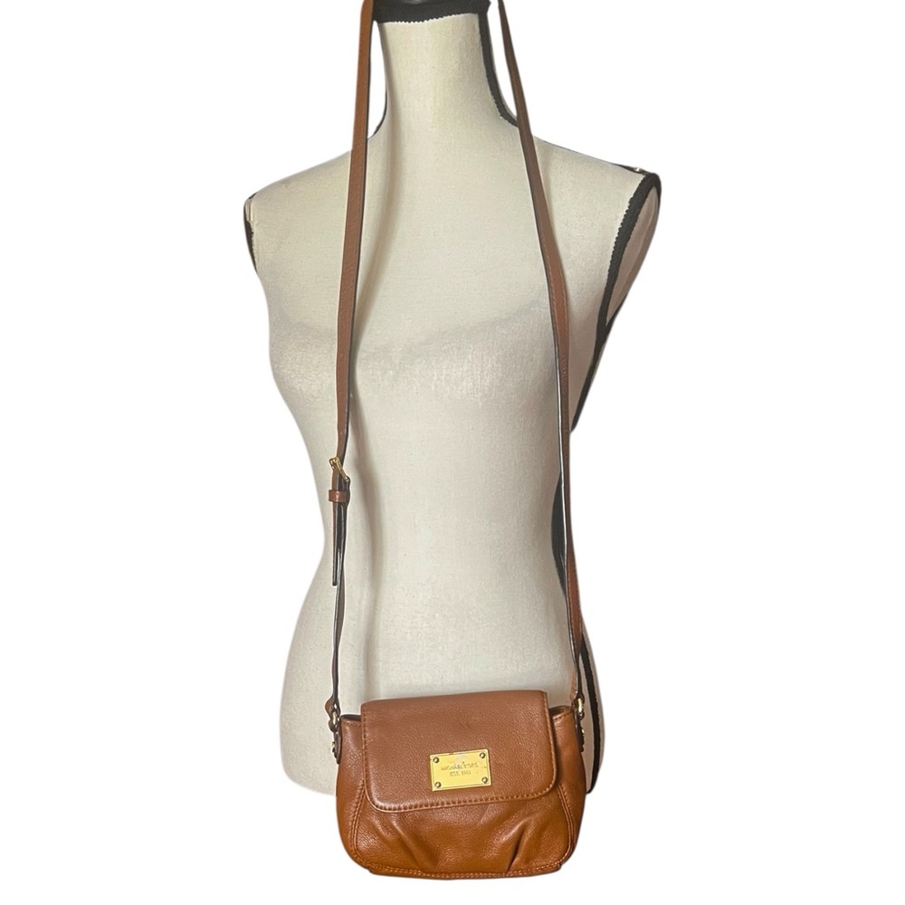 Michael Michael Kors Leather Jet Set Crossbody Handbag.